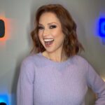 Ellie Kemper Instagram - What we have here is some good old-fashioned MIDWINTER GLOW ✨❄️✨❄️✨ Magicians: Makeup @clarissalunanyc Hair @aliciazavarella Facial @desireedeliamua Hair color always @nikkicolorsnyc