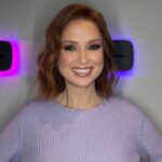 Ellie Kemper Instagram - What we have here is some good old-fashioned MIDWINTER GLOW ✨❄️✨❄️✨ Magicians: Makeup @clarissalunanyc Hair @aliciazavarella Facial @desireedeliamua Hair color always @nikkicolorsnyc