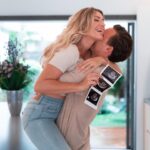 Elsa Dasc Instagram – Il suffisait juste d’y croire très fort.. 🥹
Après tout le chemin qu’on a parcouru nous sommes heureux de vous annoncer que nous allons enfin accueillir notre petit bébé🍼 
Mon amour je te remercierai jamais assez d’avoir été mon pilier à chaque étape qui a suivi, on se sera battu depuis le début pour créer notre famille et ce jusqu’à la fin. Je suis si reconnaissante de la vie même de tous ces obstacles qu’on a su traverser, nous savoir si soudés dans la joie comme dans la peine c’est bien ce qu’on s’était promis 💍
Je t’aime 💘 #parentstobe