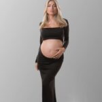 Elsa Dasc Instagram - Clôturer ma vingtaine en étant enceinte, je ne pouvais pas rêver mieux. Aujourd’hui, ce n’est pas encore tout à fait mes 30 ans que je fête, mais plutôt ces 30 semaines de grossesse #30weeksofblessings 🖤🎂🫶🏻 Cc @bbking_photos Mua @perma.ink Hair @dh.by.ahlem Collaboration commerciale