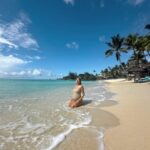 Elsa Dasc Instagram – Vivre à l’étranger c’est parfois des incertitudes, la nostalgie de ses proches et parfois tu te sens perdue. Mais avec du recul, cette expérience se révèle être la plus enrichissante. C’est une aventure où l’on abandonne tout pour se retrouver, recommencer à zéro, et construire son propre havre de paix. L’Ile Maurice mon petit bout de paradis, je suis comblée d’avoir choisi cet endroit pour voir grandir le futur grand amour de ma vie 🤍