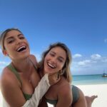 Elsa Dasc Instagram – Une sœur pleine de vie, une sœur dévouée pour les autres, mon model, mon pillier, et bientôt marraine de mon fils, à toi ma sœur 🎂 Joyeux anniversaire @leslie_dasc 🌴🐚 #dascsisters