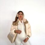 Elsa Dasc Instagram – Nous voilà déjà à mi-parcours, le temps passe si vite
Je réalise encore plus lorsque je le sens bouger chaque jour 🤍