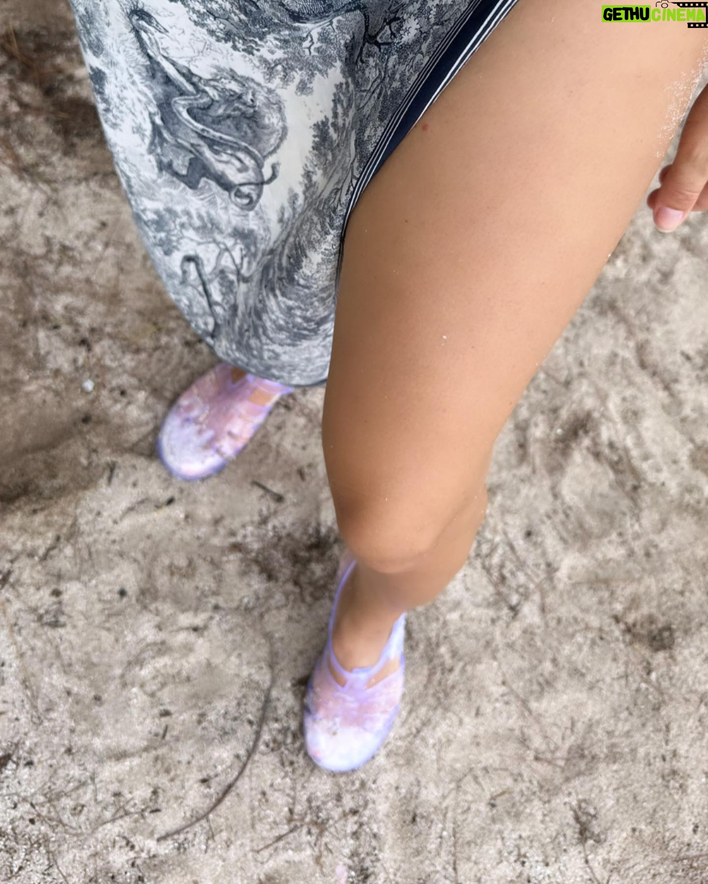 Elsa Dasc - 35.7K Likes - 🎂 5 choses qui ont rendu mes 29 ans unique
1. Le retour de ma Chiara 🤍
2. Un gâteau si parfait 🍰
3. Des parents heureux😍
4. La présence de mes amis🎵
5. Mes chaussures de mer🪼
#birthdaygirl #islandlife #mauritius
⚓️ @zilecruise
🧁 @pensee_gourmande
Collaboration commerciale