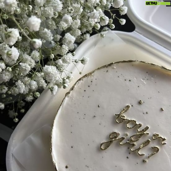 Elsa Dasc Instagram - Pronostics de la famille…🧸🤎 #BoyOrGirl #GenderReveal