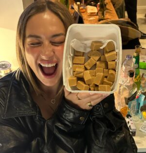 Elsie Hewitt Instagram - new hair same diet