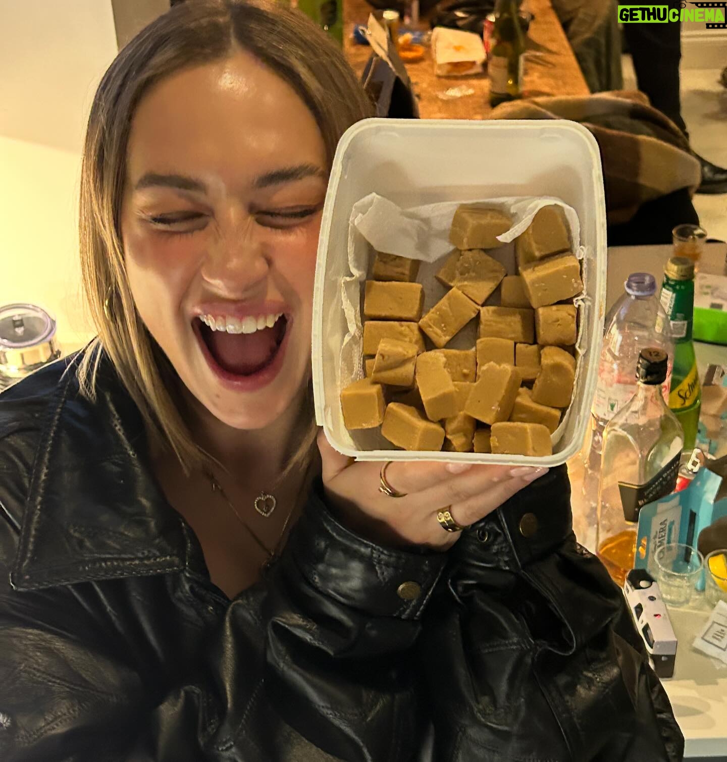 Elsie Hewitt - 55.2K Likes - new hair same diet