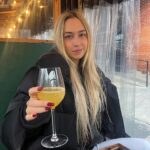 Elsie Hewitt Instagram - happy new year . 2023 made me sleepies u all deserve a mimosa