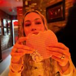 Elsie Hewitt Instagram - 😄💙🐱💄👁️💃🏼💛🫐👠
