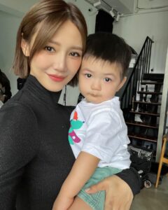 Elva Ni Chen-Xi Instagram - These behind the scenes moments are warm and precious ❤️ #happymothersday #behindthescenes #vefamily @tiffanyandco