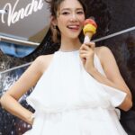 Elva Ni Chen-Xi Instagram - On this special day #520, I have something sweet for you 😋 @venchi1878 chocolate truly bring joy to my taste buds! The giant chocolate waterfall makes the new store a chocolate paradise! The yummiest chocolate and gelato are made with 100% natural ingredients, with no palm oil or artificial additives. They are gluten-free with many delicious vegan options too! Congratulations on the opening of the flagship store in Lee Garden Two!🥳 #VENCHI #VENCHI1878 #GELATO #CHOCOLATE #VENCHIXDONMAK #VENCHILEEGARDENS @VENCHI_HK