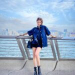 Elva Ni Chen-Xi Instagram - 工作之間的break忙裏偷閒吹個海風 然後頭髮都亂了😂 #elvaootd