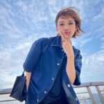 Elva Ni Chen-Xi Instagram - 工作之間的break忙裏偷閒吹個海風 然後頭髮都亂了😂 #elvaootd