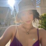 Elva Ni Chen-Xi Instagram - Absorbing the vitamin D ⛱️ #sunbathing #happyweek33