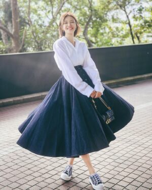 Elva Ni Chen-Xi Instagram - Feeling refreshed in Dior denim Oblique 🩵
@dior #diorfall24