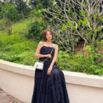 Elva Ni Chen-Xi Instagram - Finally had a very relaxed weekend 😌 @dior #diorjolie #dior