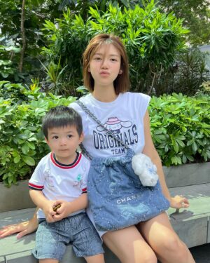 Elva Ni Chen-Xi Instagram - Happy Friday! 👶🏻
#elvaootd
#adidashk
@adidashk