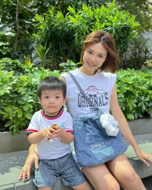 Elva Ni Chen-Xi Instagram - Happy Friday! 👶🏻
#elvaootd
#adidashk
@adidashk