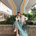 Elva Ni Chen-Xi Instagram - 是日收工🎥 週日開工最大的好處就是不塞車😂 #elvaootd @viutv #一車女人 makeup @janicelamua hair @easfu