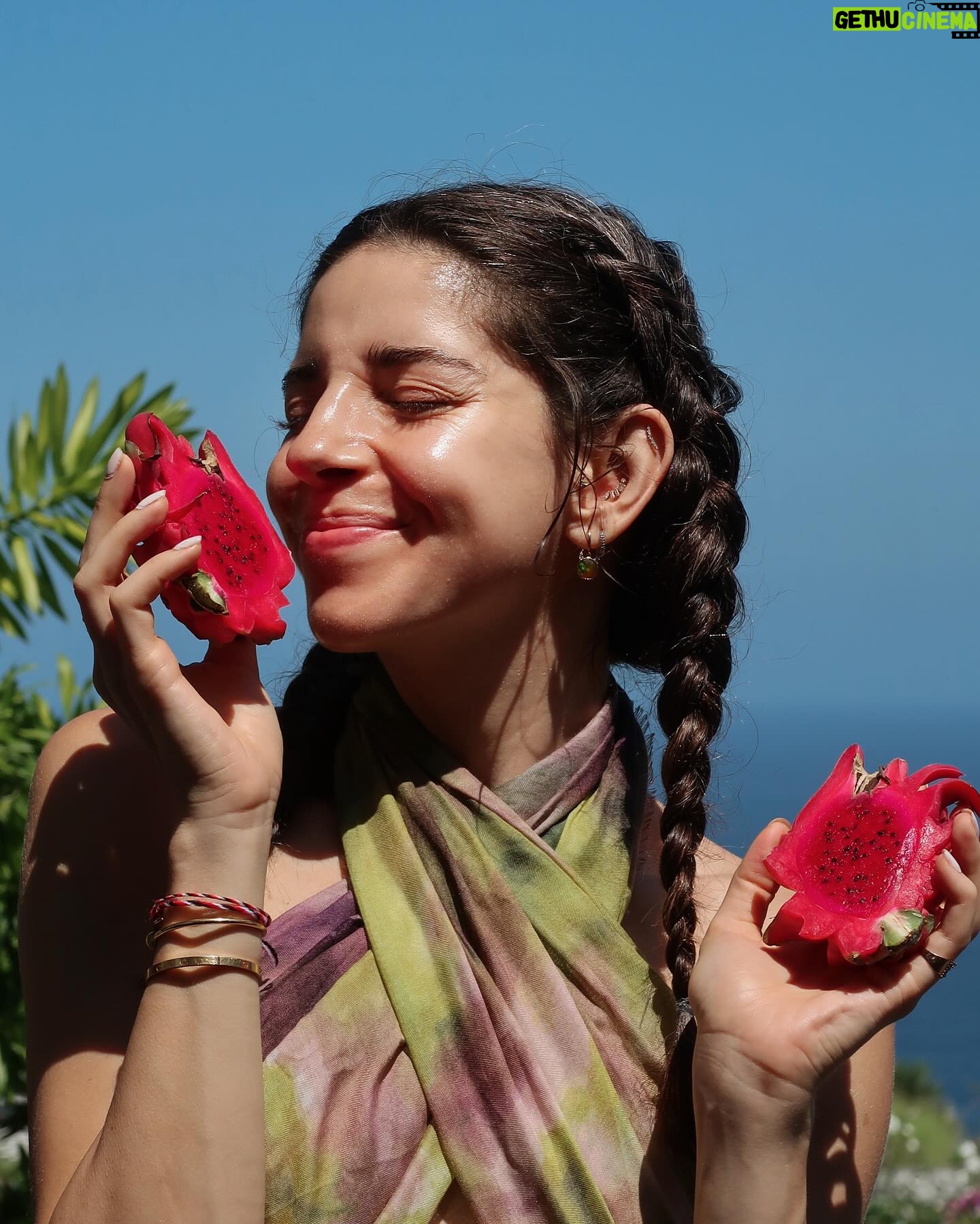 Elvin Levinler - 8.7K Likes - PINK LEMONADE IS HERE ✨💖✨
Cildinizin yenilemesi ve cilt bariyerinin güçlenmesine katkı sağlamak için geliştirdiğimiz yeni serumumuz Pink Lemonade ön satışta!
Seruma rengini veren B12 vitaminin yanısıra Cica, Niasinamid, Seramitler, Pantenol ve Bisabolol içerikleri cildinizdeki rahatsızlık hissinin azalmasına, cildinizin nem kazanmasına ve cilt bariyerinin onarılmasına yardımcı olur ✨💖✨
birlikte daha çok parlamaya hazır mısınız?
#reklam