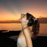 Elvin Levinler Instagram – last (and one of the best) sunset in Bali 🥥🧡✨✨
son günümüzde kaybolarak geldiğimiz plajı ve izlediğimiz günbatımını asla unutamayacağım 🥹 Bingin Beach, buraya gelirseniz günü batırdıktan sonra kumların üzerinde dünyanın en salaş ve lezzetli yemeğinden bizim için de yiyin💙
#elviniminbali