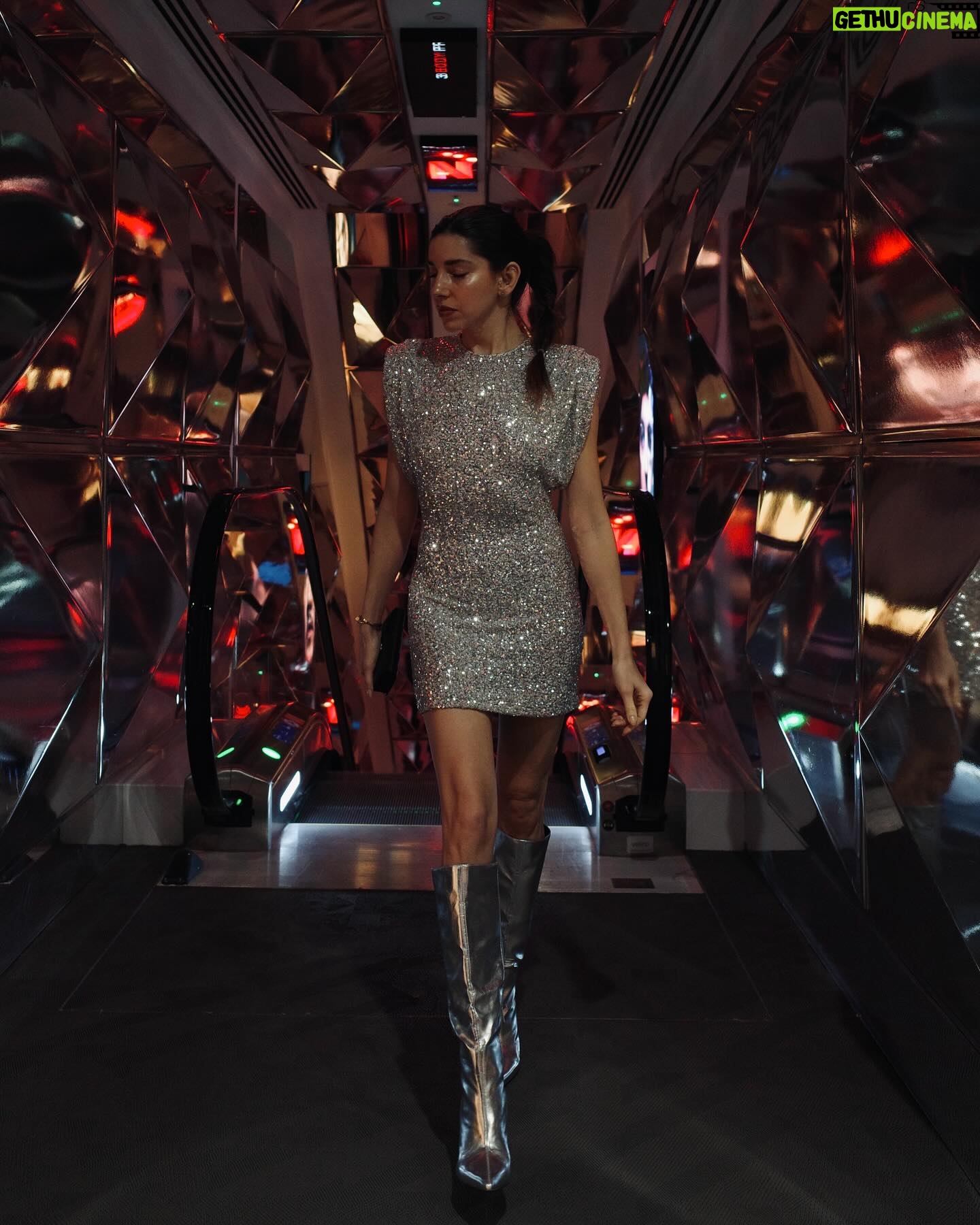 Elvin Levinler Instagram - dress code “out of this world” 🛸🛸🛸🛸🛸 #işbirliği