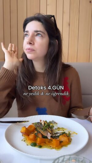 Elvin Levinler Instagram - detoks 4.günle devam ediyoruz🙃
bugün yine yumurta günüydü yanına 1 tabak yan (peynir, avokado, balık, sebze püresi seçebiliyorsunuz ve 1 tane de “chewing trainer” dedikleri ekmek alternatifi seçiyorsunuz.
öğle yemeklerime çorba eklendiğinden beri keyfim çok yerinde dhhsjss özellikle bu öğle yemeği … tepkimden anlamışsınızdır…
akşam yemeklerinde de ufak değişikler oldu🙃
yarın görüşürüz özellikle merak ettiğiniz şeyleri yazmayı unutmayııın💙
#neyedim #yemekönerileri #detoks
