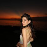 Elvin Levinler Instagram – last (and one of the best) sunset in Bali 🥥🧡✨✨
son günümüzde kaybolarak geldiğimiz plajı ve izlediğimiz günbatımını asla unutamayacağım 🥹 Bingin Beach, buraya gelirseniz günü batırdıktan sonra kumların üzerinde dünyanın en salaş ve lezzetli yemeğinden bizim için de yiyin💙
#elviniminbali