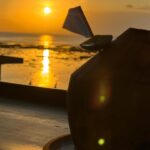 Elvin Levinler Instagram - last (and one of the best) sunset in Bali 🥥🧡✨✨ son günümüzde kaybolarak geldiğimiz plajı ve izlediğimiz günbatımını asla unutamayacağım 🥹 Bingin Beach, buraya gelirseniz günü batırdıktan sonra kumların üzerinde dünyanın en salaş ve lezzetli yemeğinden bizim için de yiyin💙 #elviniminbali