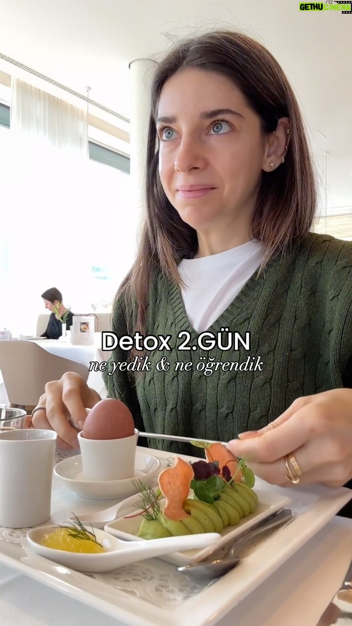 Elvin Levinler - 16.5K Likes - detoks 2.gün geldi 🙃
sabahtan akşama ne yedik ve neler öğrendik oynat bakalım…
ilk günler bizim için de alışmak zaman aldı ama diğer günler için başka merak ettiğiniz şeyler varsa yorumlara yazıııın🏹
#yemekönerisi #neyedim #kahvalti
#detoks