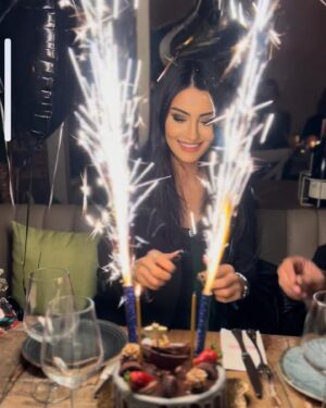 Emel Dede Instagram - Hoş gel yeni yaşım..☺️🤩💃🏻