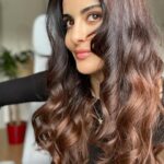 Emel Dede Instagram – Straight or curly? 😌