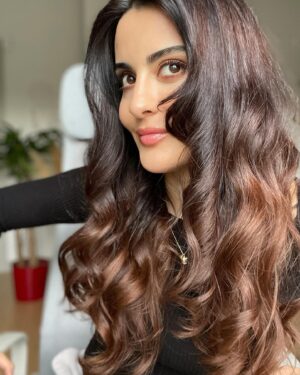Emel Dede Instagram - Straight or curly? 😌