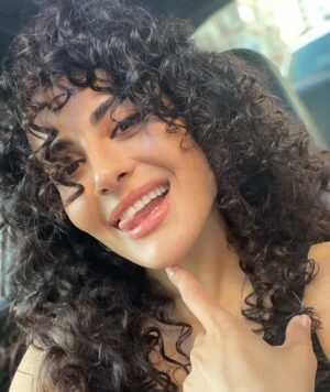 Emel Dede Instagram - Kıvır mı cık.. 😜😁😘