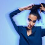 Emel Dede Instagram – Gözlerinde kesin bir anlatım vardı.. Kuru, acı, koyu bir anlatım.. #vüsatobener