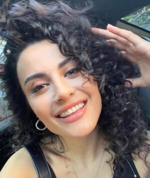 Emel Dede Instagram - Kıvır mı cık.. 😜😁😘