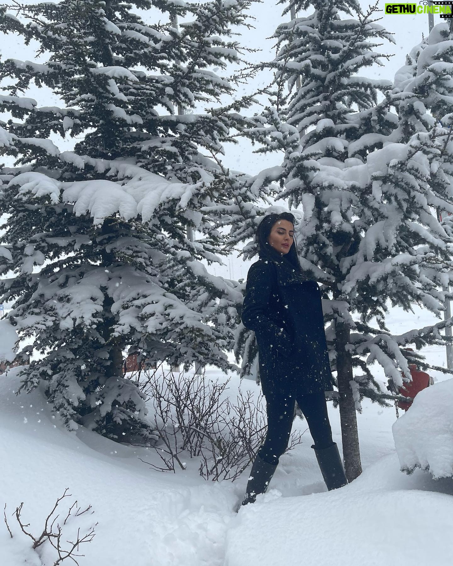 Emel Dede - 52.3K Likes - 🤍❄️
