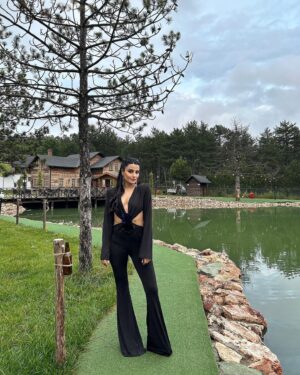 Emel Dede Instagram - #buseçağrıwedding♥️ 

Styling : @sevaybek 😎🤍