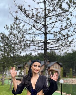 Emel Dede Instagram - #buseçağrıwedding♥️ 

Styling : @sevaybek 😎🤍