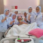 Emelda Rosemila Instagram - Alhamdulillah dengan berkat doa keluarga dan semua, Mama Mel dah discharged dari Institute Endokrin Putrajaya setelah hampir 3 bulan bermaustatin sebagai patient yg paling manja disitu.☺️ Thank you! Biggest thanks to pihak Institute Endokrin Putrajaya, especially Doctor Anita Baghawi & team yang menyambut dan menyantuni mama mel dgn penuh kasih sayang. Dr Tan, Dr Tiong, Dr Farhana, Dr Danish dan team ortho, team Dr anaesthesia, I am grateful for your dedication to my mother in the operating room for 7 hours. Doctor2 muda, doctor2 pelatih , doctor2 ICU, (Doctor Kajel is specifically in my thoughts😄). Thank you! Tak lupa juga anak2 angkat mama, nurses menjaga,melayan, membelai mama mel seperti ibu mereka, gonna mishh all of you bah hehe, byk urang sabah.😄 Bagus2 nurse di endokrin Putrajaya. Thank you! Nurse Azizah im gona mishh u hehe.🌻 Im thankful for all the kind gestures you have shown during her stay. May your health and happiness be good. Terima Kasih, Institute Endocrine Putrajaya. U da best!♥️