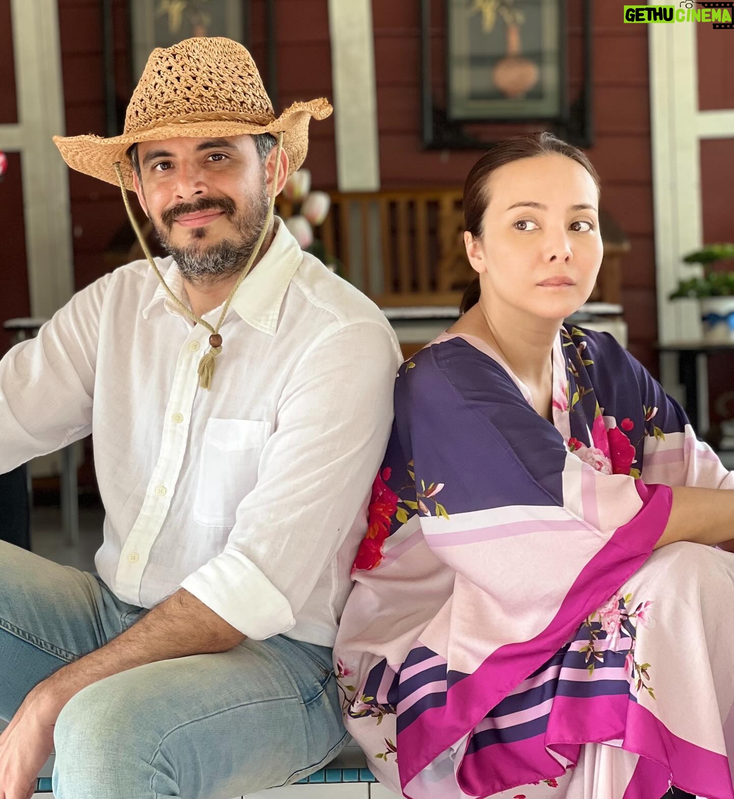 Emelda Rosemila Instagram - Dysfunctional Couple = Sewel Couple.š Shoot yg paling mencabar sekali dibulan ramadhon ini.š Mencabar tapi fun character. Che Midah & Azlan dalam KHUN-SA. @josiahhogan Directed by @budakijat Produced by @radiusone_official