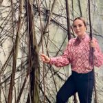 Emelda Rosemila Instagram - Rindu berlakon dalam citer2 horror but tak sure tahap ketahanan shooting sampai matahari terbit ada lagi ke tak? Hehe now shoot posing2 cantik je lah. 🤩 Sapa ngefan Kekasihku Seru?☺️ Macih @dinischatzmann melayan sisthur mu photoshoot😄