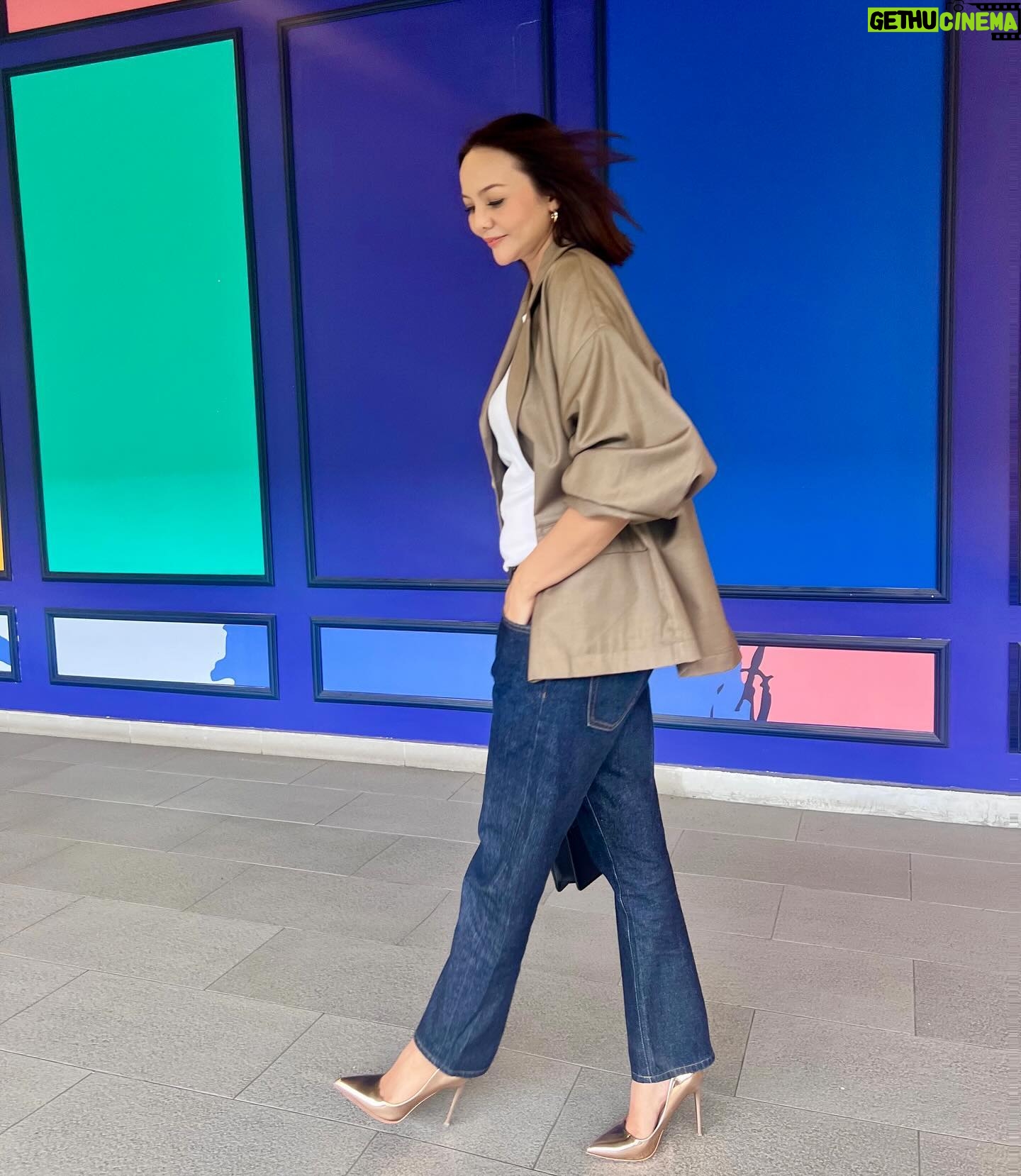 Emelda Rosemila Instagram - Photo dump : on todays episode.๐ In Husbands Jeans๐. Fefelin jap, asyik kusut and nangis je kan. Kasi chan la.๐ Sunglass tu dari @emeldarosekl . Masih available, cuma boss dia busy sikit lately nih๐