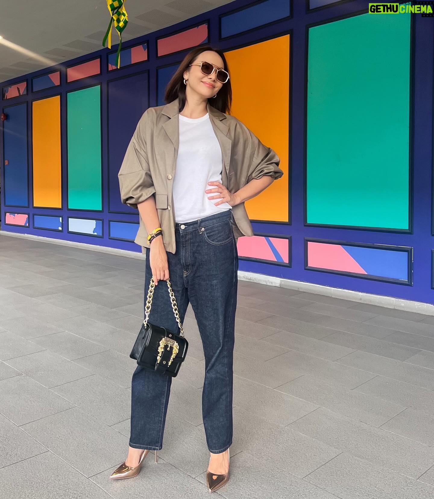Emelda Rosemila Instagram - Photo dump : on todays episode.๐ In Husbands Jeans๐. Fefelin jap, asyik kusut and nangis je kan. Kasi chan la.๐ Sunglass tu dari @emeldarosekl . Masih available, cuma boss dia busy sikit lately nih๐