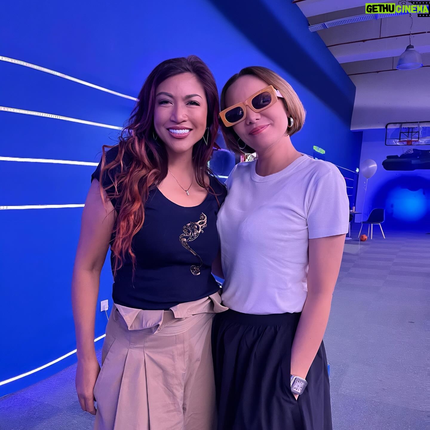 Emelda Rosemila Instagram - Celebrating 10on10 Anniversary With Gusti Putri Ajeng Retno Dumilah☺️. Thank you for having us and Happy 25th wedding anniversary too Sisthur! May Allah Swt continue to shower u with abundant blessings @tiarajacquelina 🩵🌸🩵🌸 Good to see u too Rozana. Tak jumpa ig heheh.🌻