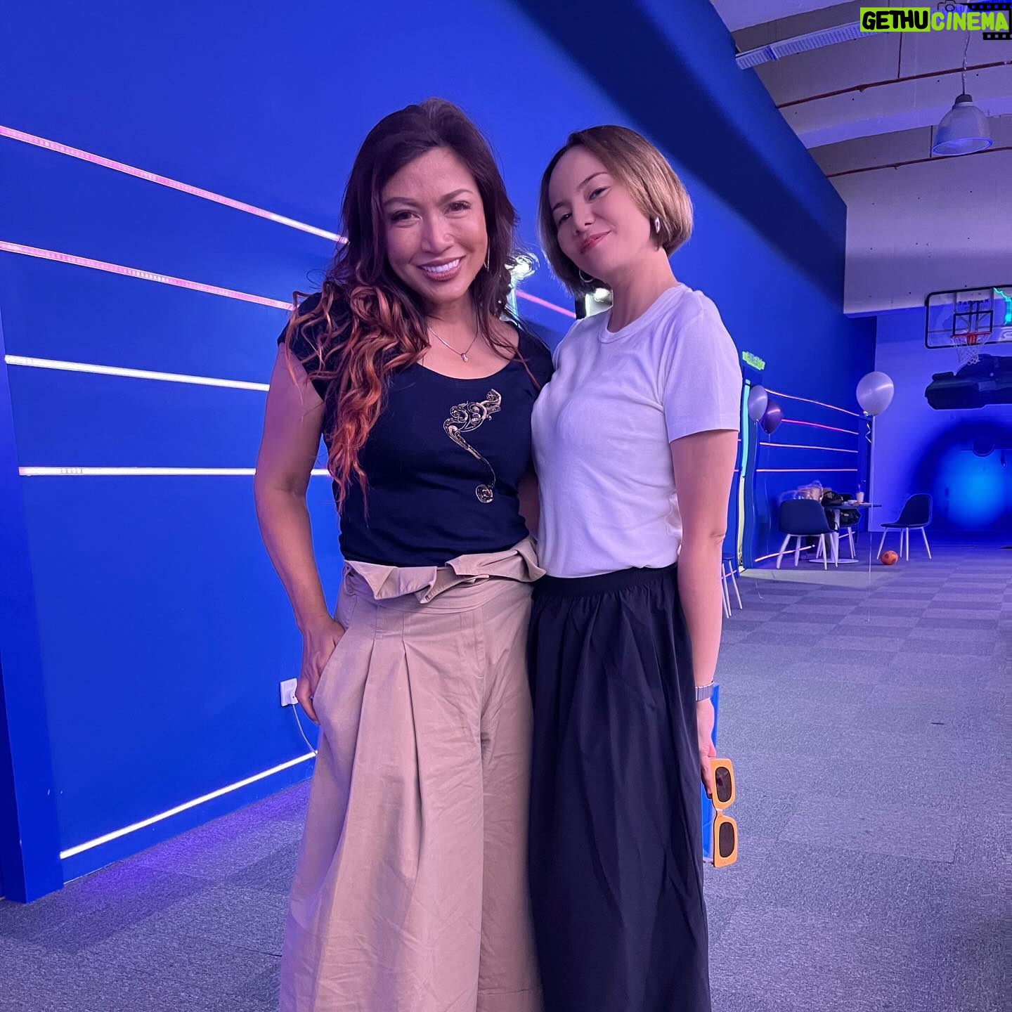Emelda Rosemila Instagram - Celebrating 10on10 Anniversary With Gusti Putri Ajeng Retno Dumilah☺️. Thank you for having us and Happy 25th wedding anniversary too Sisthur! May Allah Swt continue to shower u with abundant blessings @tiarajacquelina 🩵🌸🩵🌸 Good to see u too Rozana. Tak jumpa ig heheh.🌻