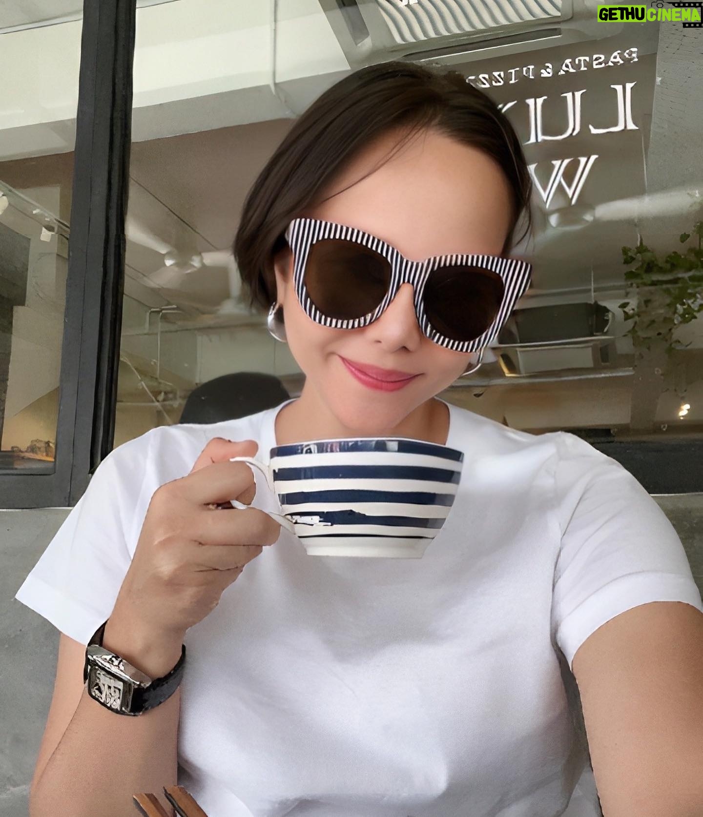 Emelda Rosemila Instagram - MORE SELF-LOVE.🩵 1. Stop comparing yourself to others. 2. Don’t worry about others’ opinions. 3. Allow yourself to make mistakes. 4. Remember your value doesn’t lie in how your body looks. 5. Don’t be afraid to let go of toxic people. 6. Process your fears. 7. Trust yourself to make good decisions for yourself. 8. Take every opportunity life presents or create your own. 9. Put yourself first. 10. Feel pain and joy as fully as you can. 11. Exercise boldness in public. 12. See beauty in the simple things. 13. Be kind to yourself. Ok dah!🌻🩵🤩
