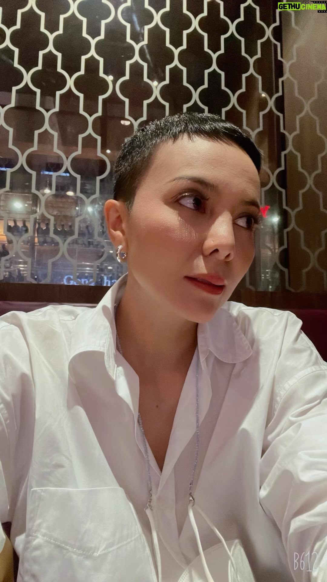 Emelda Rosemila Instagram - Celebrating the arrival of 2024 with optimism. Im grateful for the lesson, tears, and happiness.May I always strive to improve myself and make a positive impact on those around me. Selamat Menyambut Tahun Baru my dear followers.Your support brightens up my life, thank you.🙏🏼♥️ Moga moga kita sentiasa perbaiki diri, kurangkan social media, enjoy quality time bersama keluarga dan kawan2. Real pleasure!♥️ Moga moga kita tidak terbabit berkata buruk, judgemental, memandang rendah pada dugaan kehidupan org lain. Setiap manusia tidak sempurna dan melalui pelbagai ujian dan dugaan dalam hidup. Ajari diri kita untuk mendoakan kebaikan pada setiap perkara walaupun baik mahupun buruk, supaya para malaikat sentiasa mendoakan kebaikan untuk kita. Jaga hati sebaiknya, sesungguhnya ketenangan hati adalah rezeki, nikmat dan kemewahan dalam hidup. Love yous!♥️