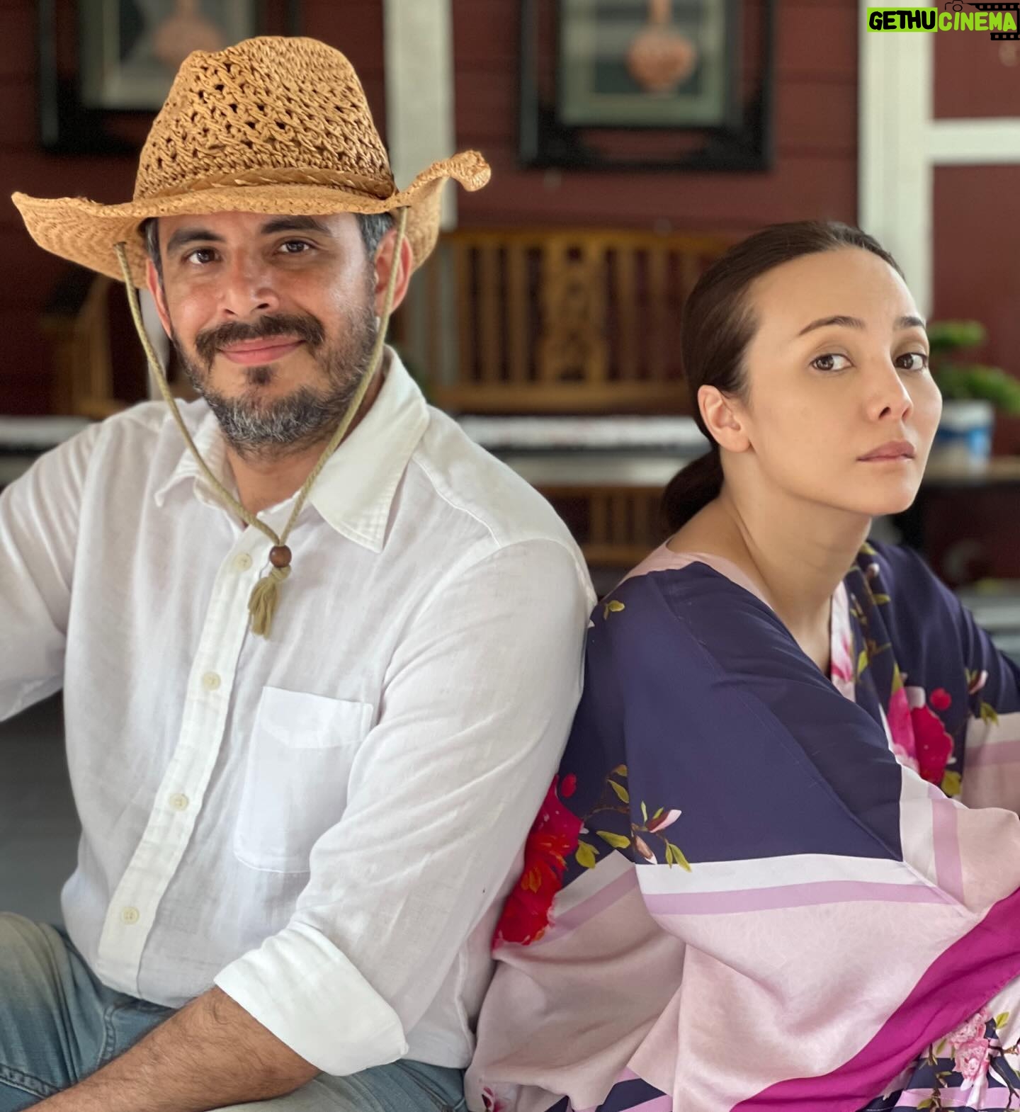 Emelda Rosemila Instagram - Dysfunctional Couple = Sewel Couple.š Shoot yg paling mencabar sekali dibulan ramadhon ini.š Mencabar tapi fun character. Che Midah & Azlan dalam KHUN-SA. @josiahhogan Directed by @budakijat Produced by @radiusone_official