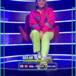 Emelda Rosemila Instagram - Round 2 @khiriah17 @iedamoin79 dapat target @emeldarosemila Saksikan #Gelak90saat setiap Jumaat 9 malam di Astro Warna & strim di Astro Go. Undi di gempak.com/gelak90saat (setiap Jumaat jam 9-10 malam) ASTRO BAHARU. TAK MACAM DULU. Alami pengalaman Astro Baharu dan strim #AllStarsGegarVaganza tanpa gangguan hujan dengan Astro Ultra Box. PEK PRIMARY Astro hanya dari RM59.99 RM41.99 ( POTONGAN 30% – tawaran terhad dengan langganan auto-debit). WhatsApp “GET ASTRO” ke 03-9543 3838. #AstroBaharu #TakMacamDulu #zonlawak